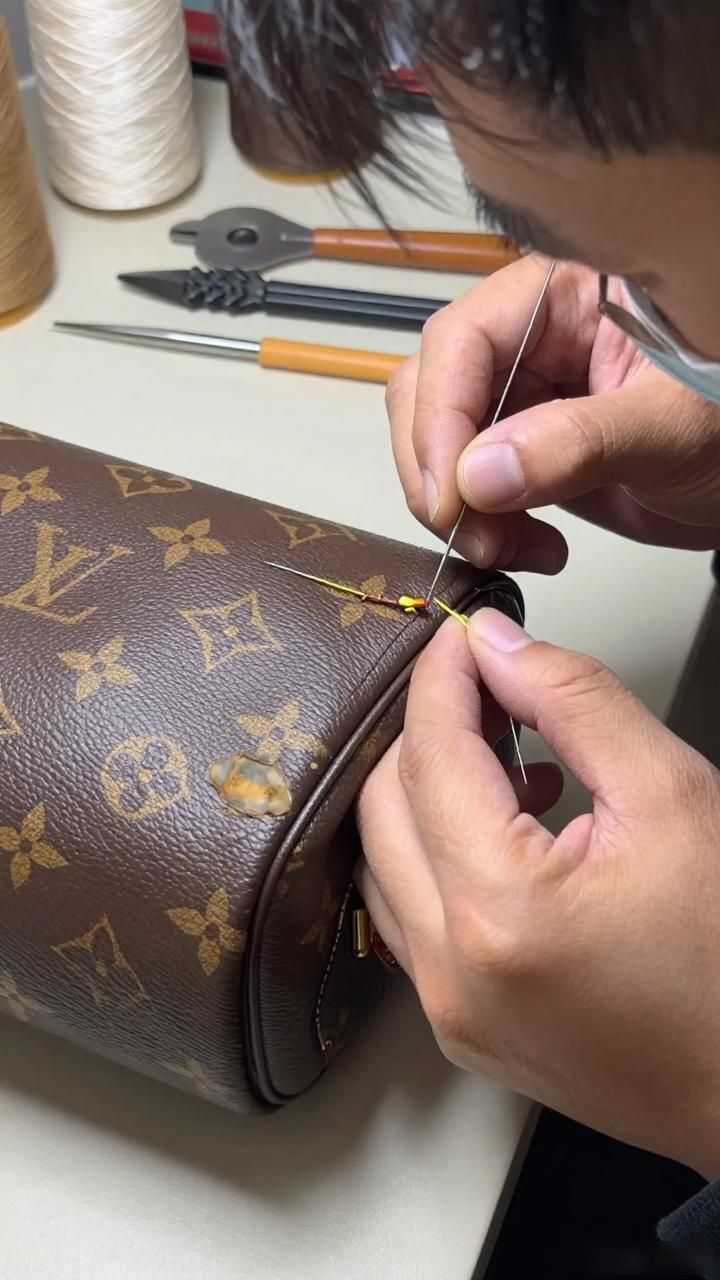 LV皮具翻新维修_LV包包磨损修复_LV包包磨损修复翻新维修